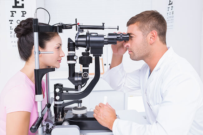 Optometrist nägemiskontroll